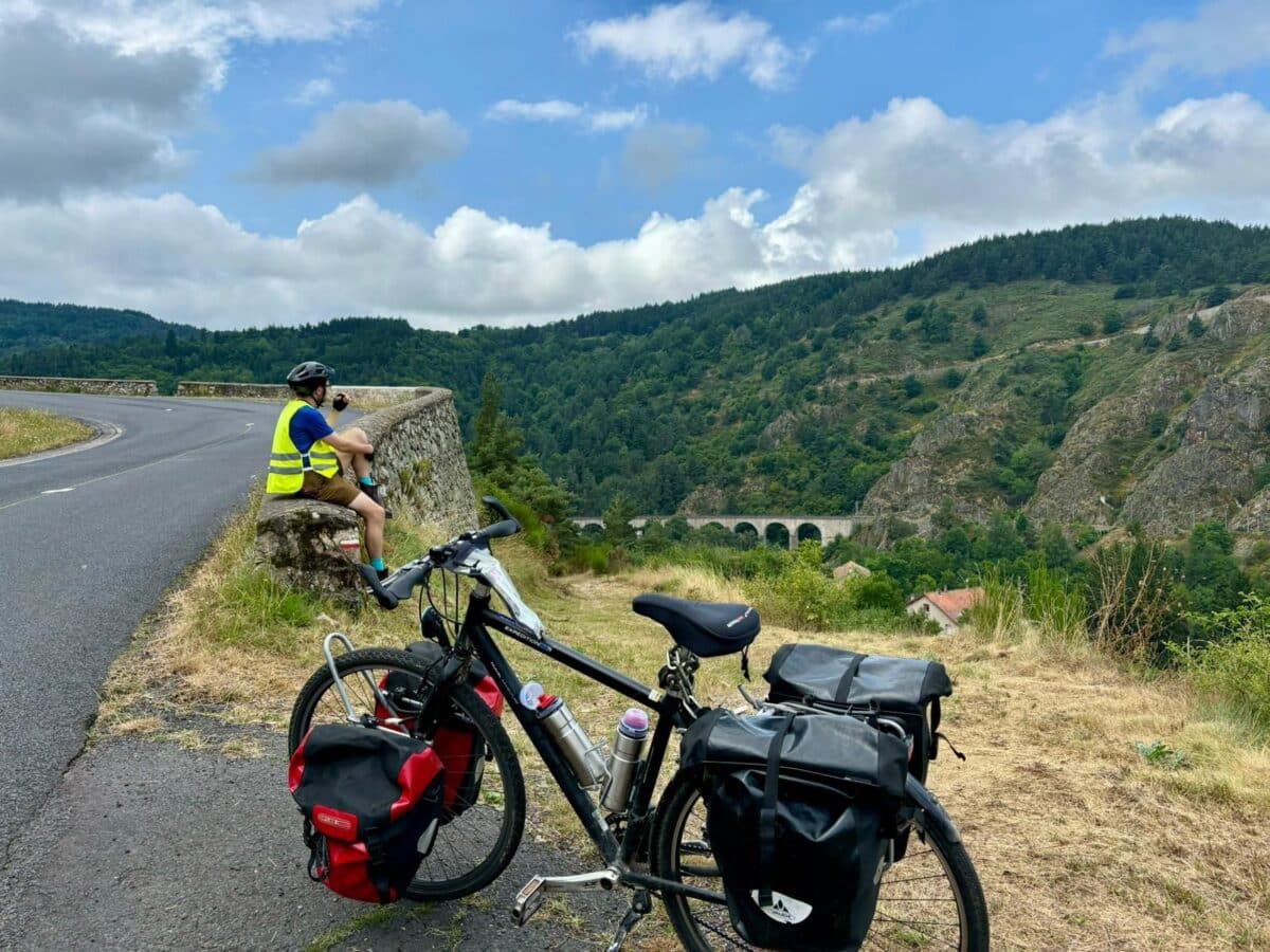 via allier velo voyage auvergne massif centrale saint haon le nouveau monde