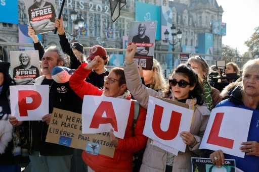 Des manifestants se rassemblent pour Paul Watson